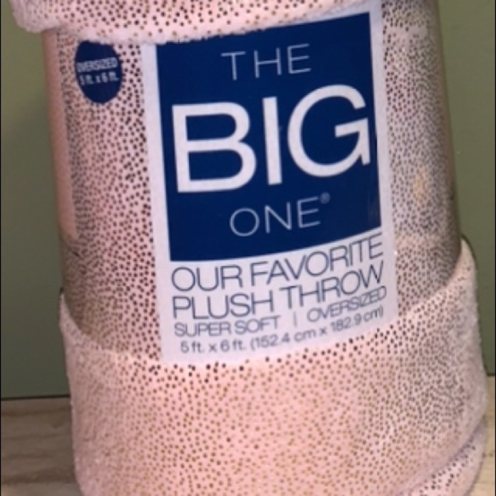 This is a NWT The Big One Super Soft Plush Throw